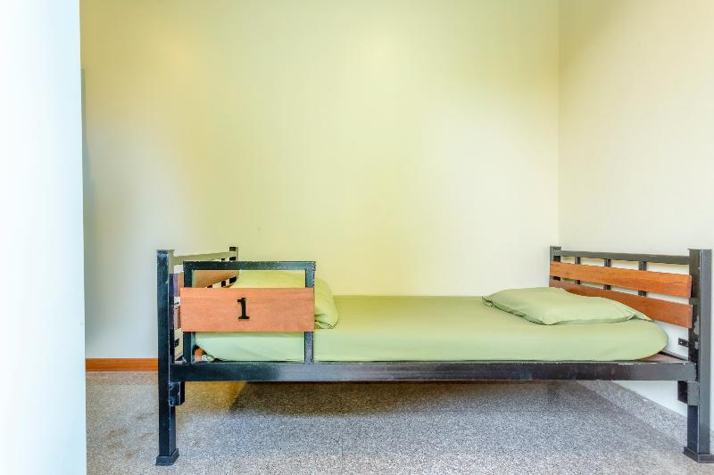 OYO 928 Leaf Hostel - Oda