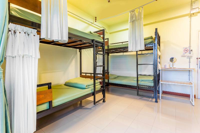OYO 928 Leaf Hostel - Oda