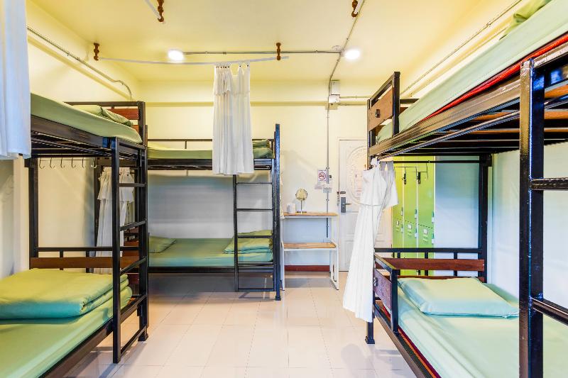 OYO 928 Leaf Hostel - Oda