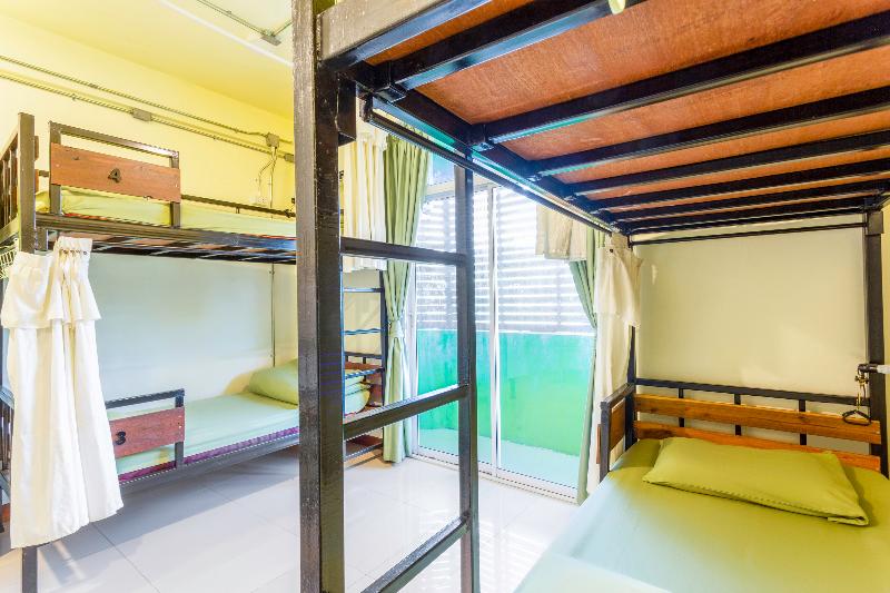OYO 928 Leaf Hostel - Oda
