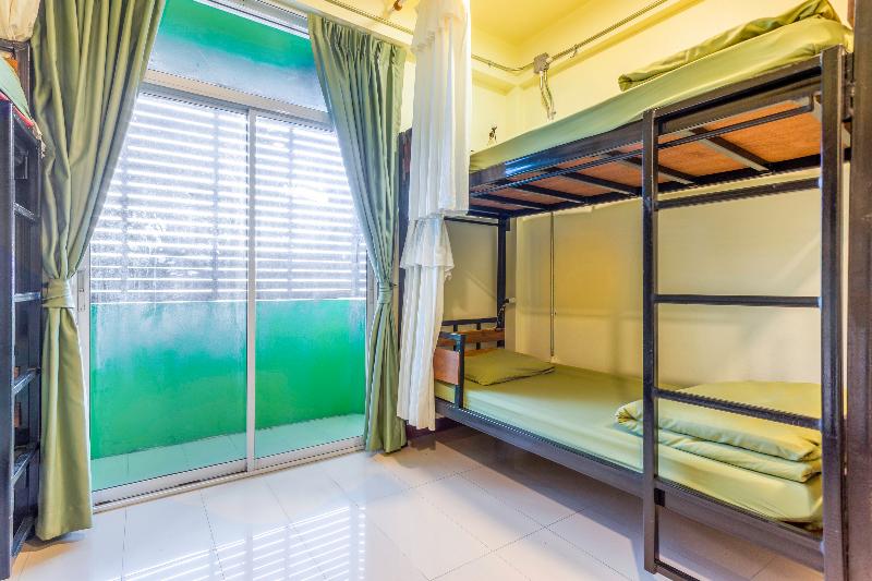 OYO 928 Leaf Hostel - Oda