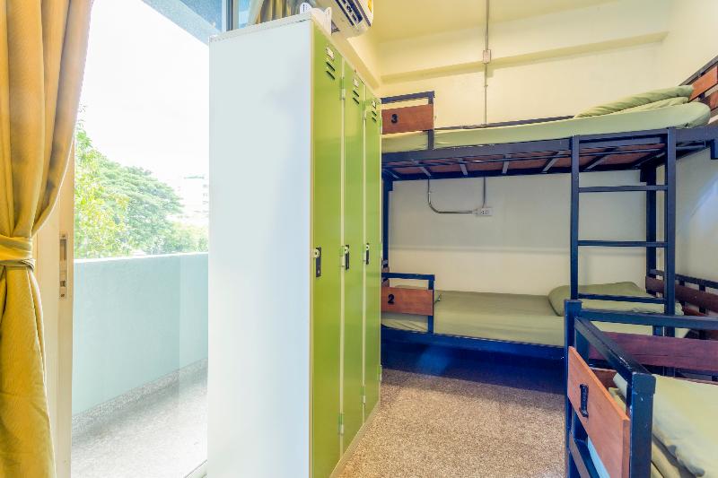 OYO 928 Leaf Hostel - Oda