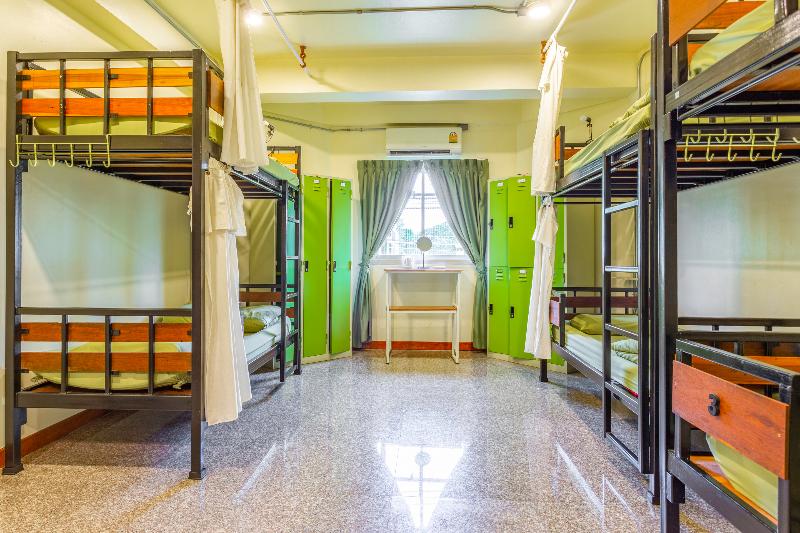 OYO 928 Leaf Hostel - Oda
