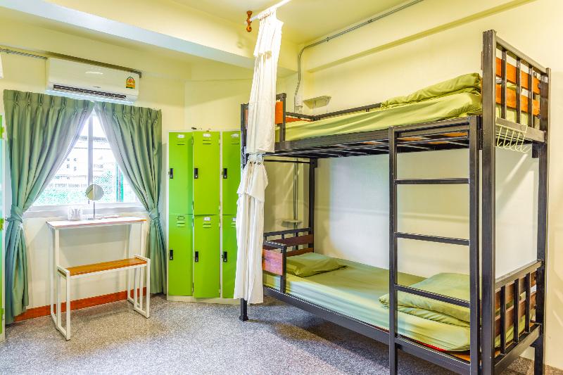 OYO 928 Leaf Hostel - Oda