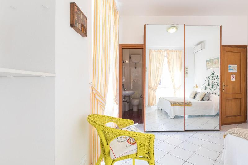 Bed And Breakfast Piazza Fratti - Oda