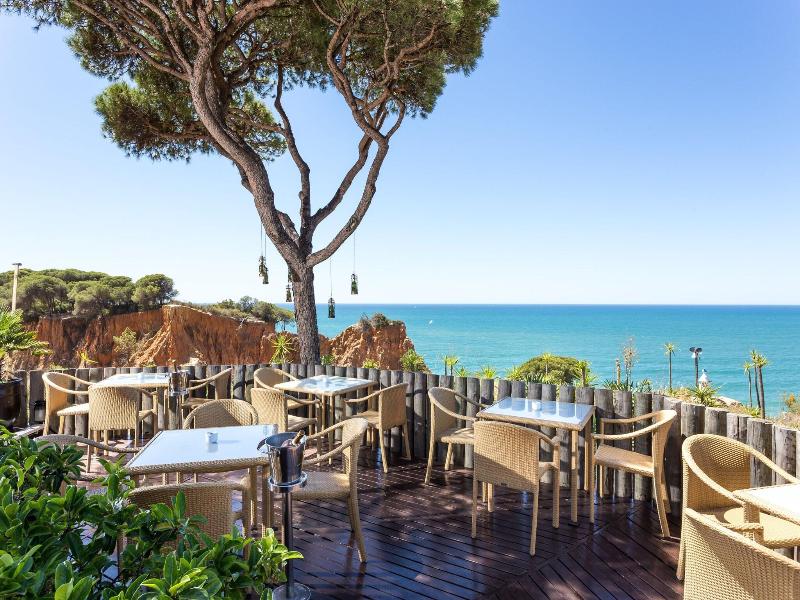 Pine Cliffs Gardens - Bar