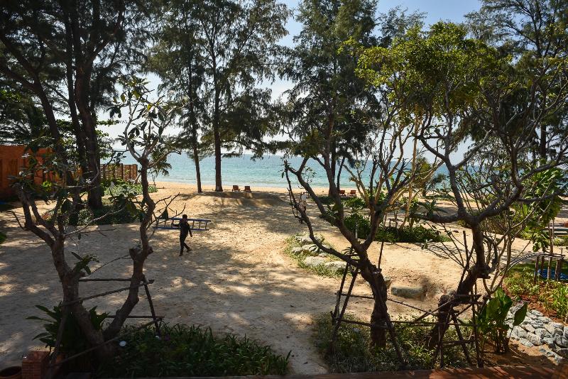 Santhiya Phuket Natai Resort and Spa - Plaj