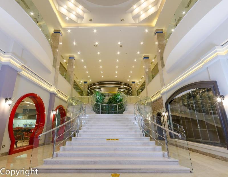 Titanic Royal - Lobi