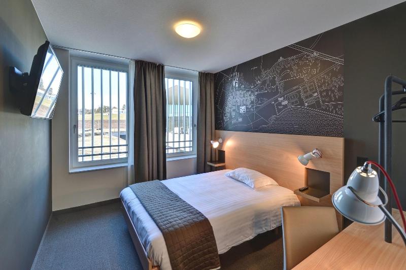 Swisstech Hotel - Oda