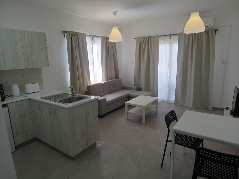Polyxeni Hotel Apartments - Oda