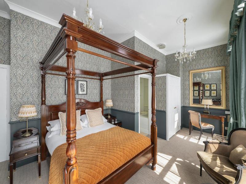 Royal Hotel - Genel