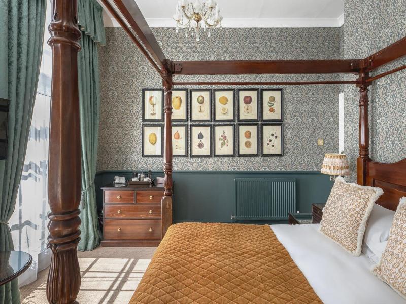 Royal Hotel - Genel