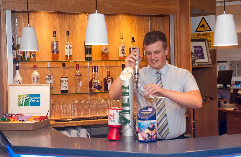 Holiday Inn Express Perth - Bar
