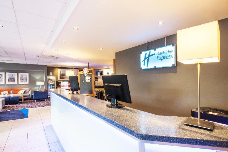 Holiday Inn Express Perth - Lobi