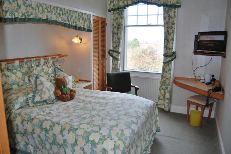 Falls of Lora Hotel - Genel