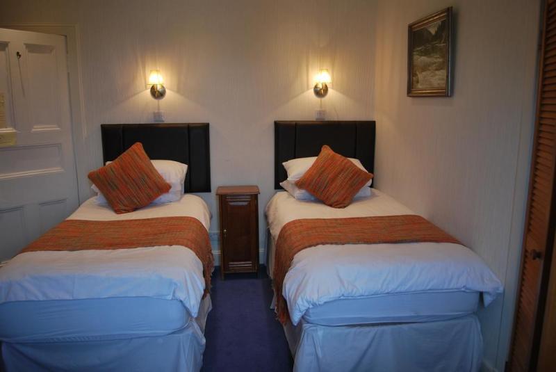 Falls of Lora Hotel - Genel