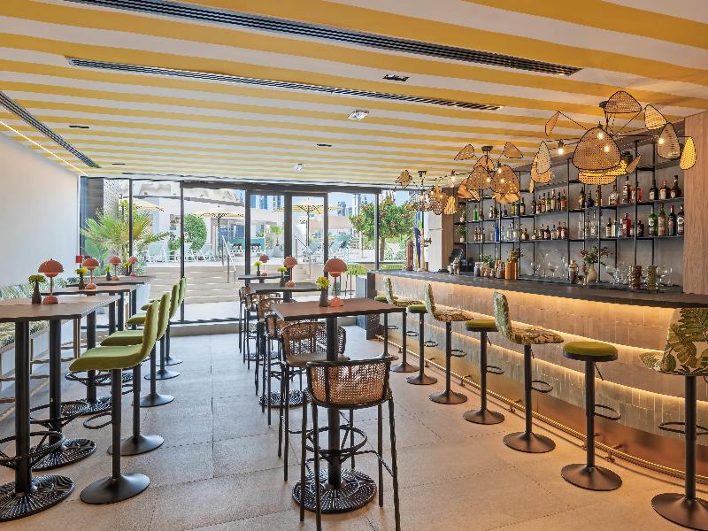 Barceló Al Jaddaf, Dubai - Bar