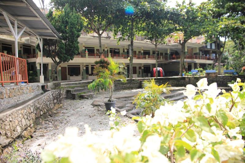 Pandu Lakeside Parapat Hotel - Genel