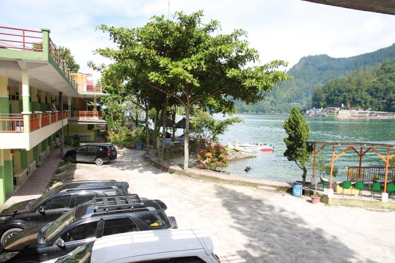 Pandu Lakeside Parapat Hotel - Genel
