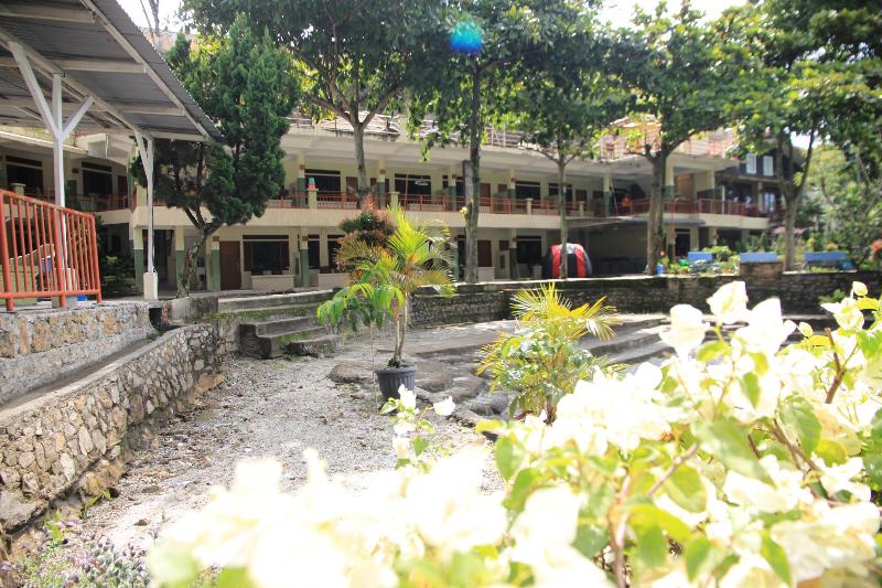 Pandu Lakeside Parapat Hotel - Genel