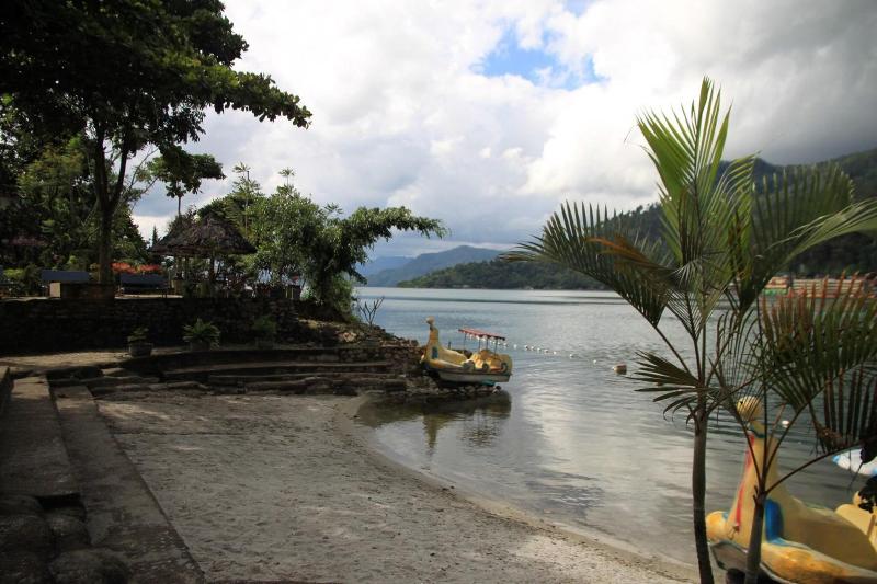 Pandu Lakeside Parapat Hotel - Plaj
