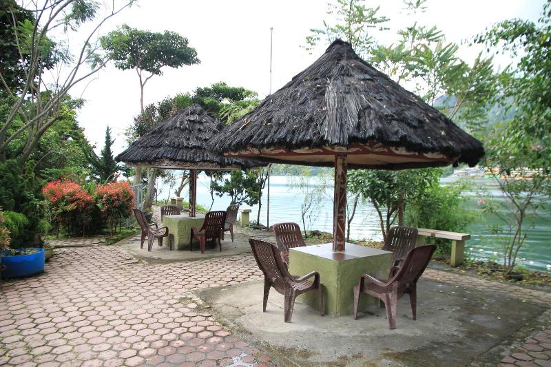 Pandu Lakeside Parapat Hotel - Teras