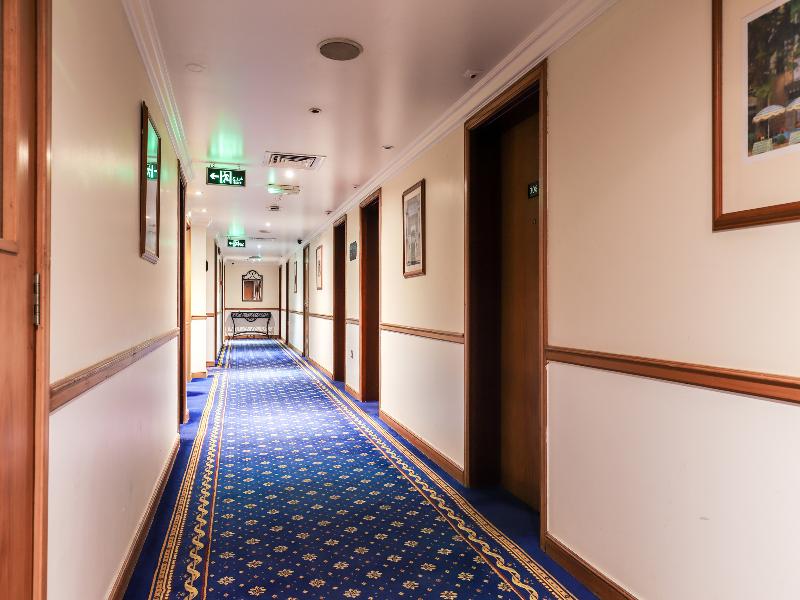 City Plaza Hotel - Lobi