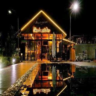 Neenlawat Riverside fotoÄŸrafÄ±