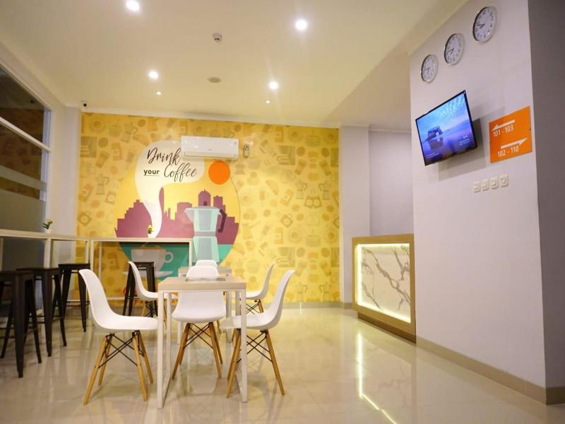 Central Front One Inn Jakarta Airport - Lobi