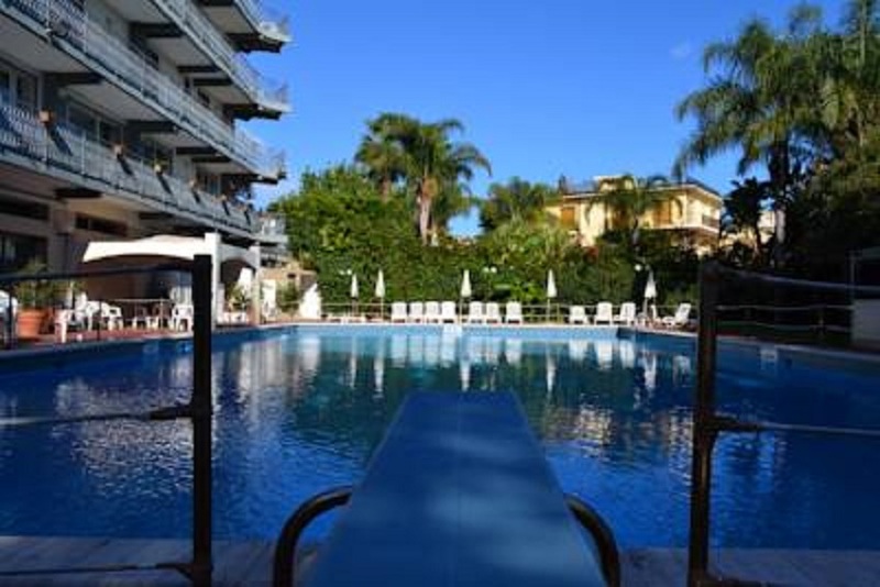 Wave Hotel - Genel