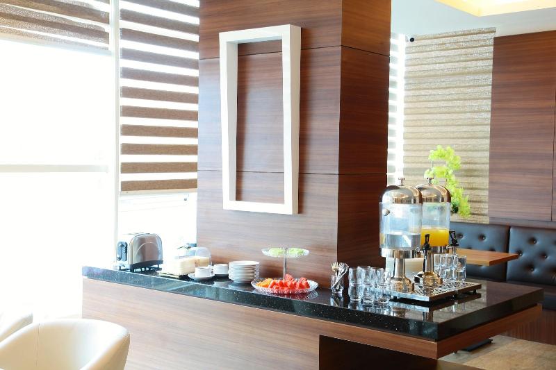 The One Hotel Makassar - Restoran