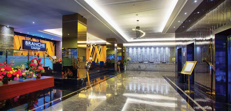 Golden Tulip Essential Makassar - Lobi