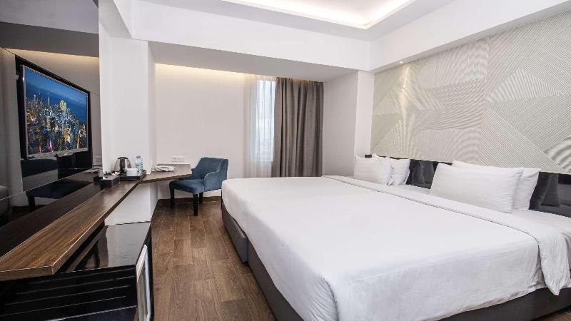 Golden Tulip Essential Makassar - Oda