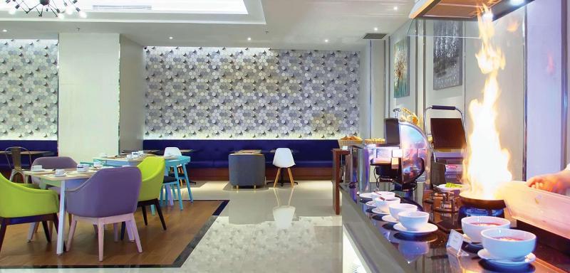 Golden Tulip Essential Makassar - Restoran