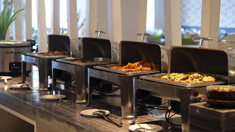 Golden Tulip Essential Makassar - Restoran
