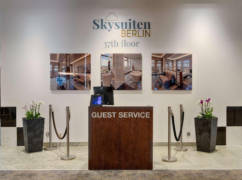 Park Inn by Radisson Berlin Alexanderplatz - Lobi