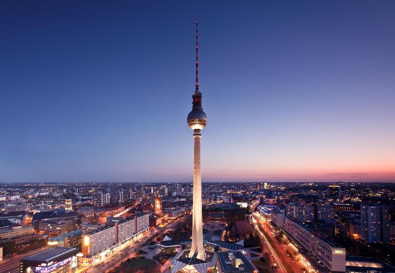 Park Inn by Radisson Berlin Alexanderplatz - Genel