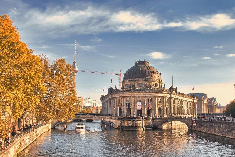 Park Inn by Radisson Berlin Alexanderplatz - Genel