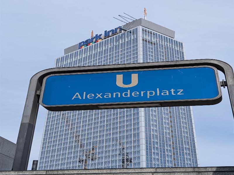 Park Inn by Radisson Berlin Alexanderplatz - Genel