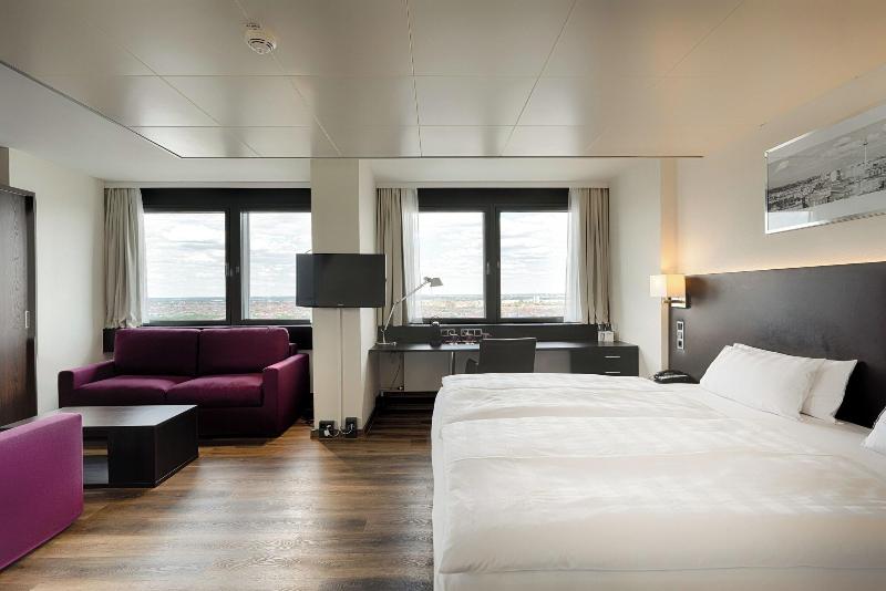 Park Inn by Radisson Berlin Alexanderplatz - Oda