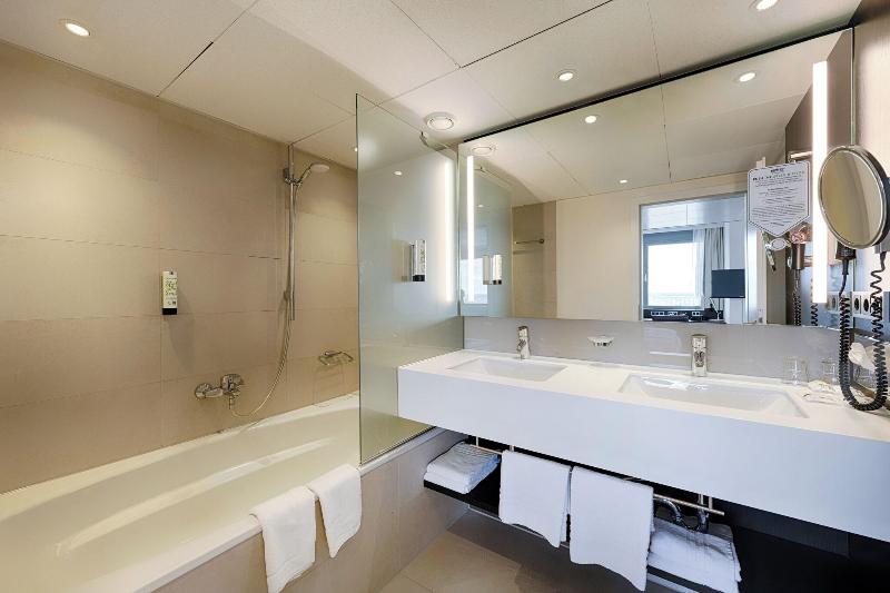 Park Inn by Radisson Berlin Alexanderplatz - Oda