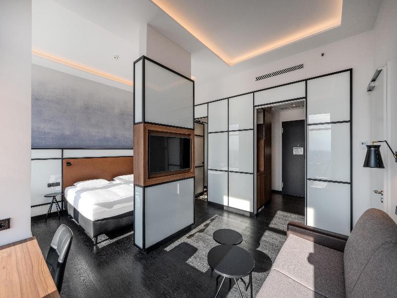 Park Inn by Radisson Berlin Alexanderplatz - Oda