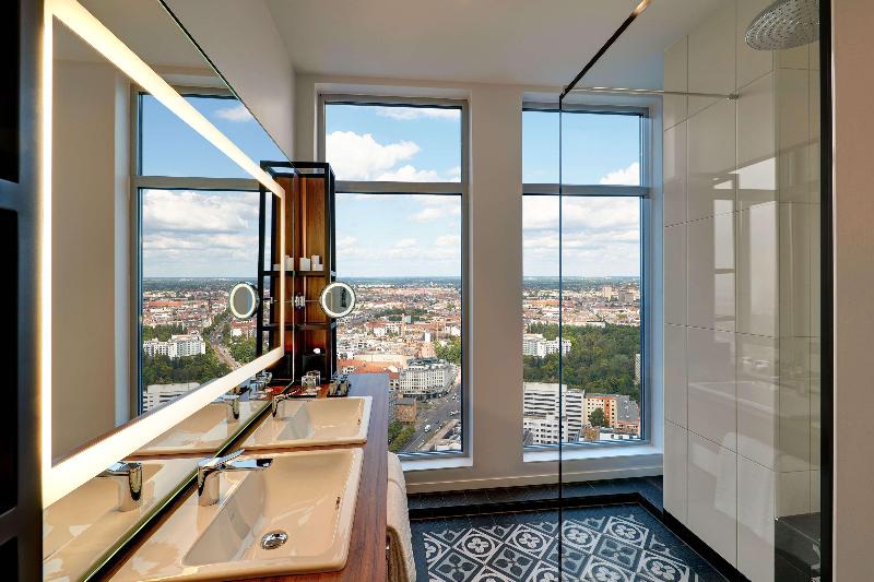 Park Inn by Radisson Berlin Alexanderplatz - Oda