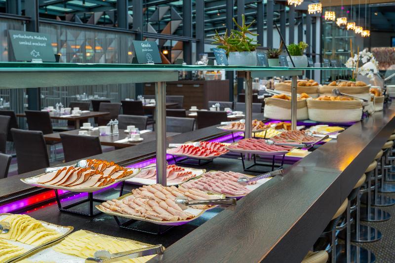 Park Inn by Radisson Berlin Alexanderplatz - Restoran