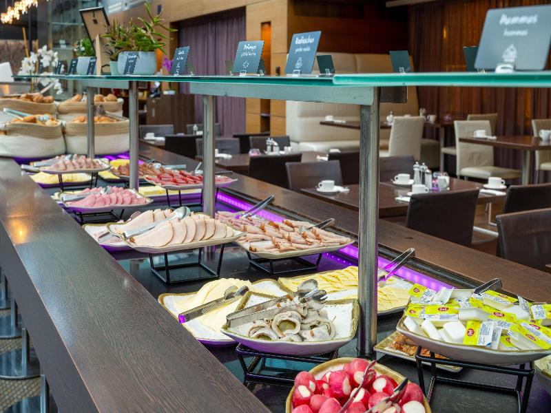 Park Inn by Radisson Berlin Alexanderplatz - Restoran