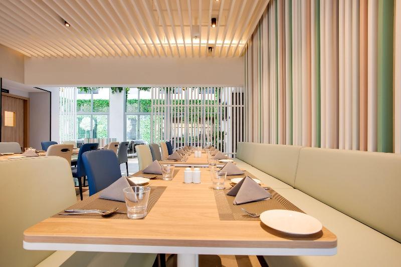 Lemon Tree Hotel Jumeirah, Dubai - Restoran