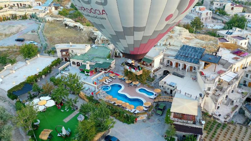 Holiday Cave Hotel - Genel