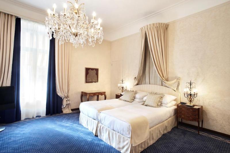 Romantik Hotel Europe - Genel