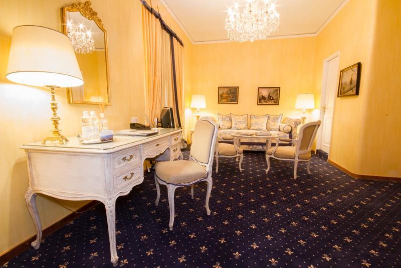 Romantik Hotel Europe - Genel