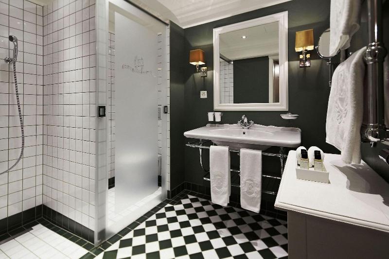 Romantik Hotel Europe - Oda
